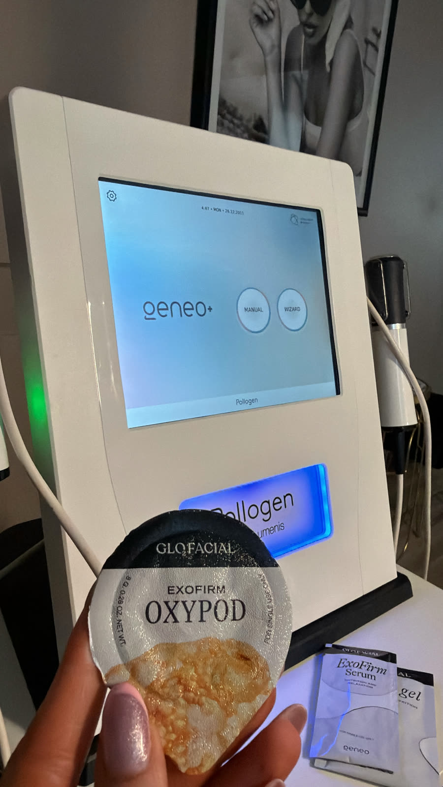 Glo2Facial® device photo